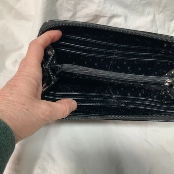 Loungefly Wallet Roses and Skulls - Picture 3 of 6